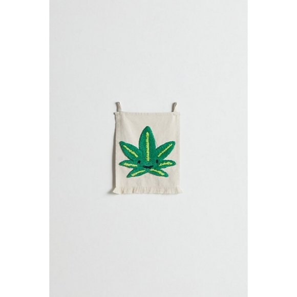UO Mini Tufted Flag Textured Tapestry - Picture 3 of 5